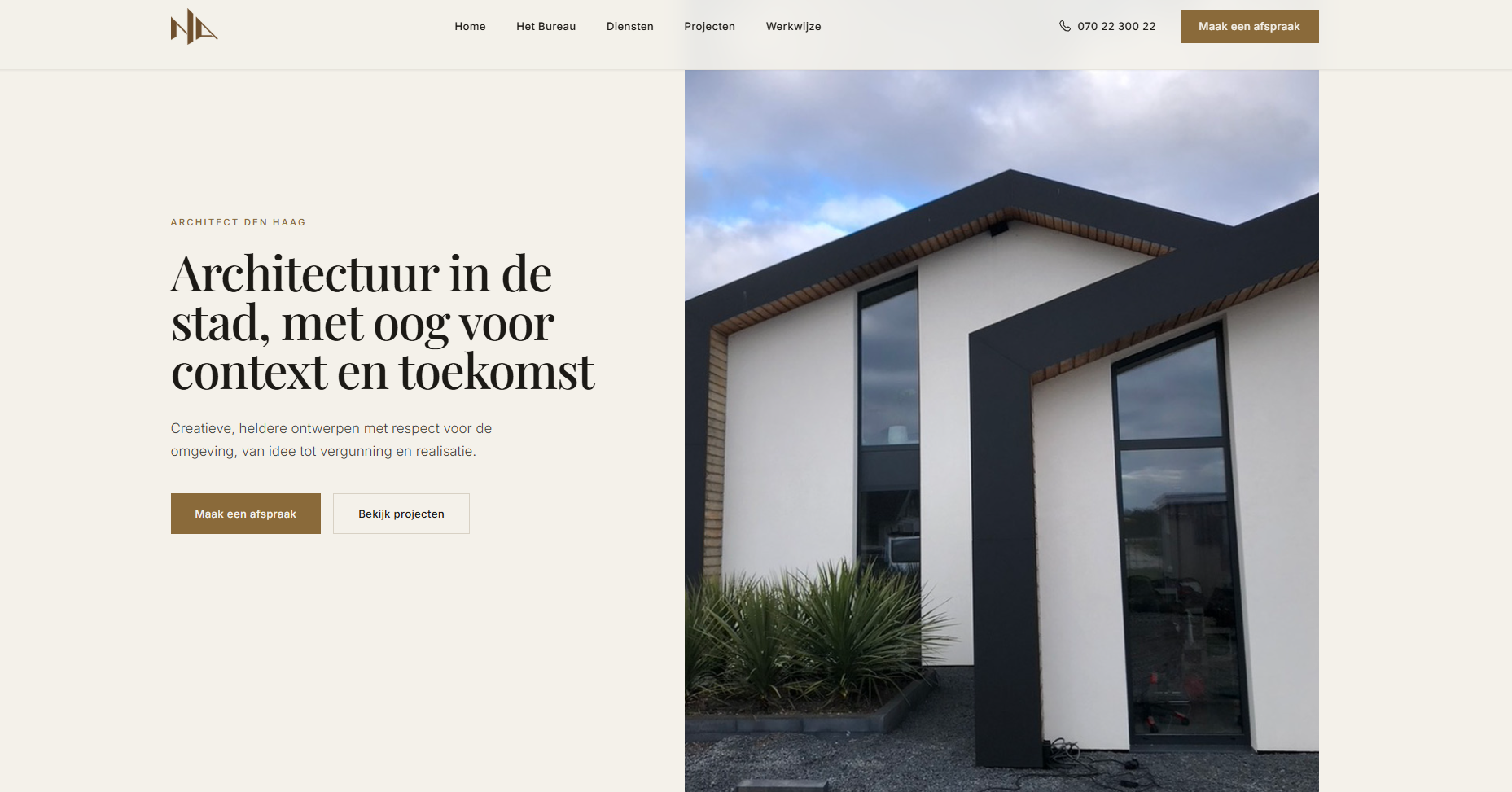 Architect Den Haag website homepage showing a contemporary house and project navigation